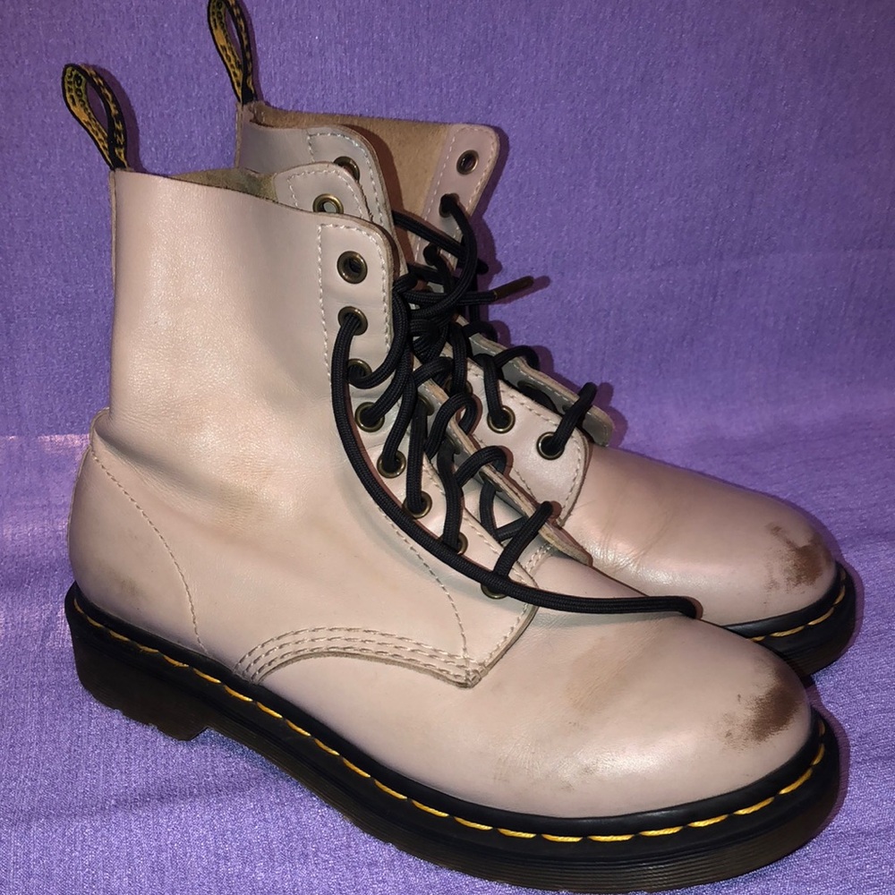 Used Women’s Dr. Marten’s 1460 Pascal Beige Boots Size 8